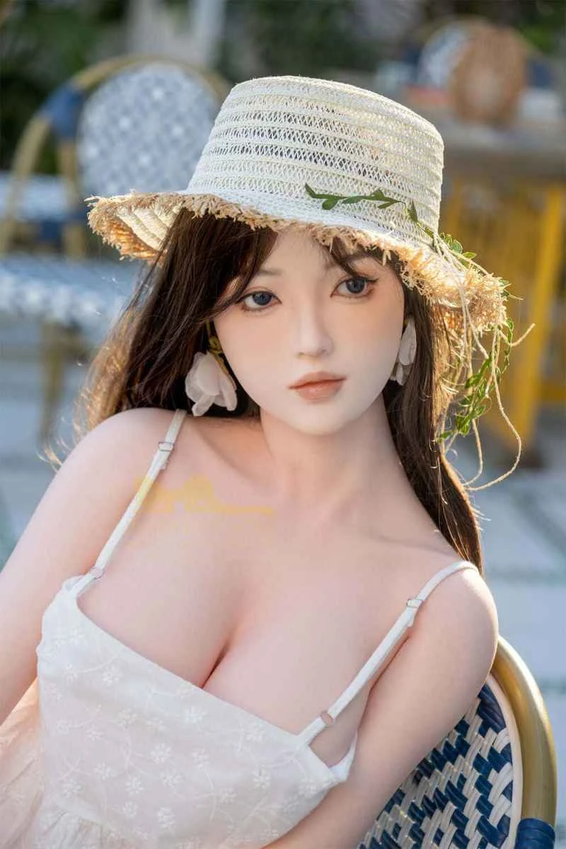 166cm/5ft5 C-cup Silicone Sex Doll Review: Yolami by Irontech Doll