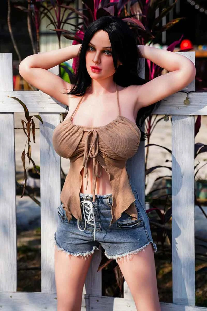 155cm/5ft1 E-cup Silicone Sex Doll Review: Wanye by Dolls Castle